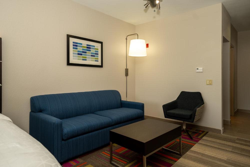 King Room - Mobility Access/Hearing Accessible interior